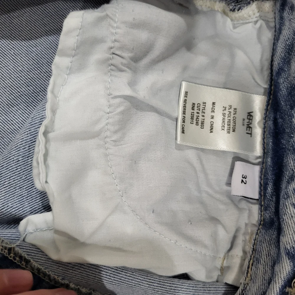 NWOT Vervet Light Wash Distressed Jeans 32 - Picture 3 of 4